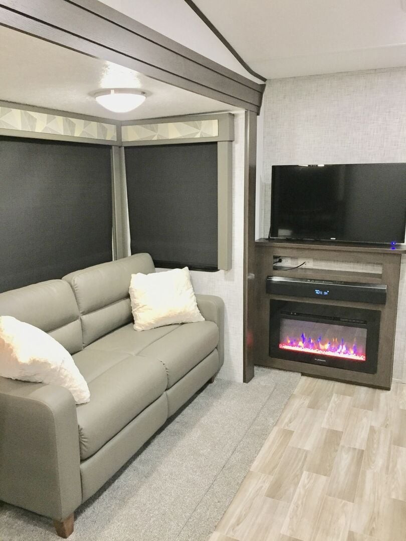 Newman Hospitality-Isla KLK 33-image-1