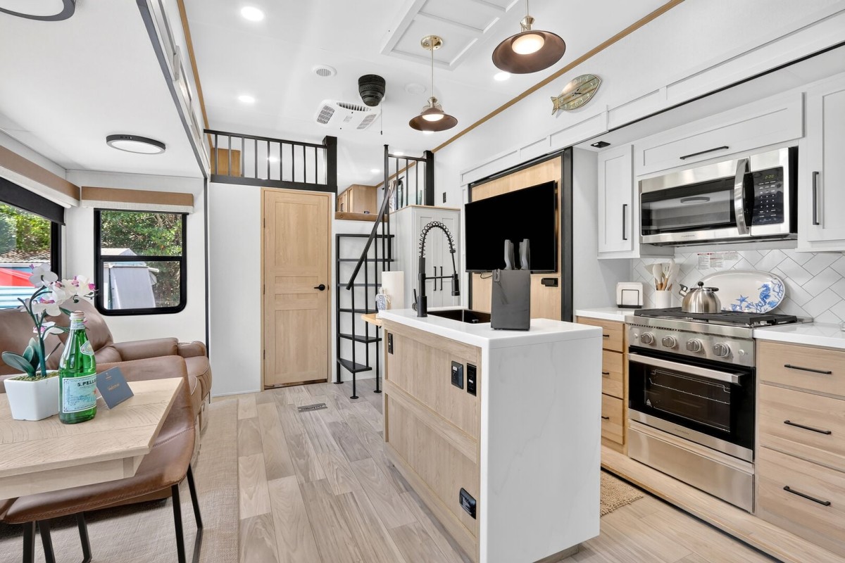 Newman Hospitality-Isla KLK 110-image-1