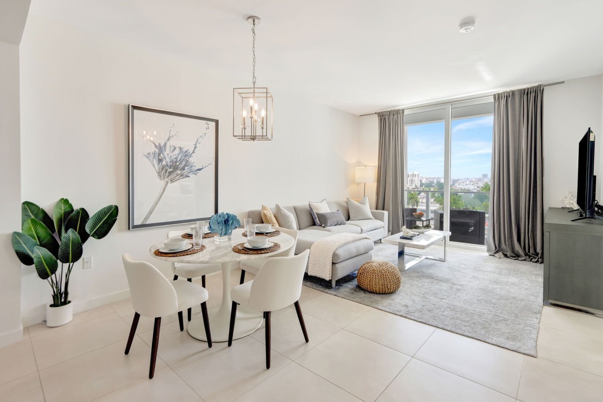 Welcome to the Tiffany Topaz. Seamless open-concept living spaces, with stunning city views.